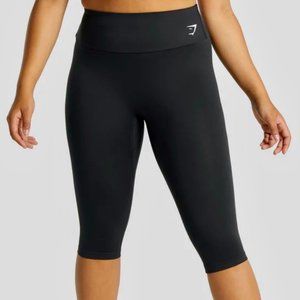 athletic wear: women's sports capri leggings (zipped-pocket) designer: @spalding